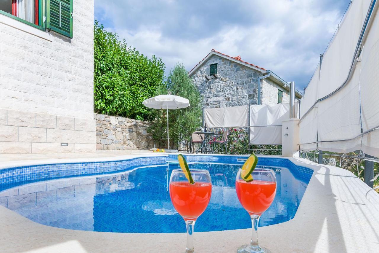 Villa Holiday Home Zvecanje Buitenkant foto
