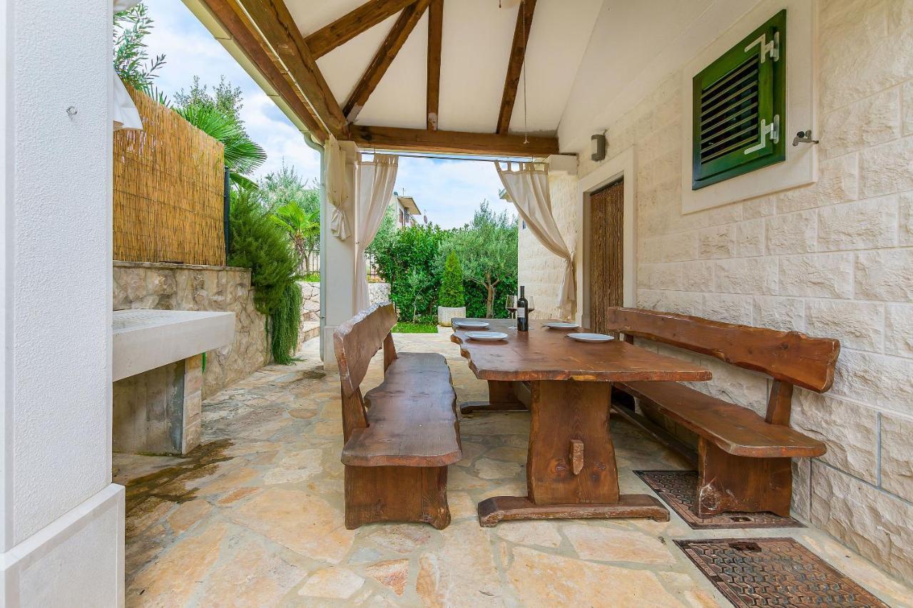 Villa Holiday Home Zvecanje Buitenkant foto