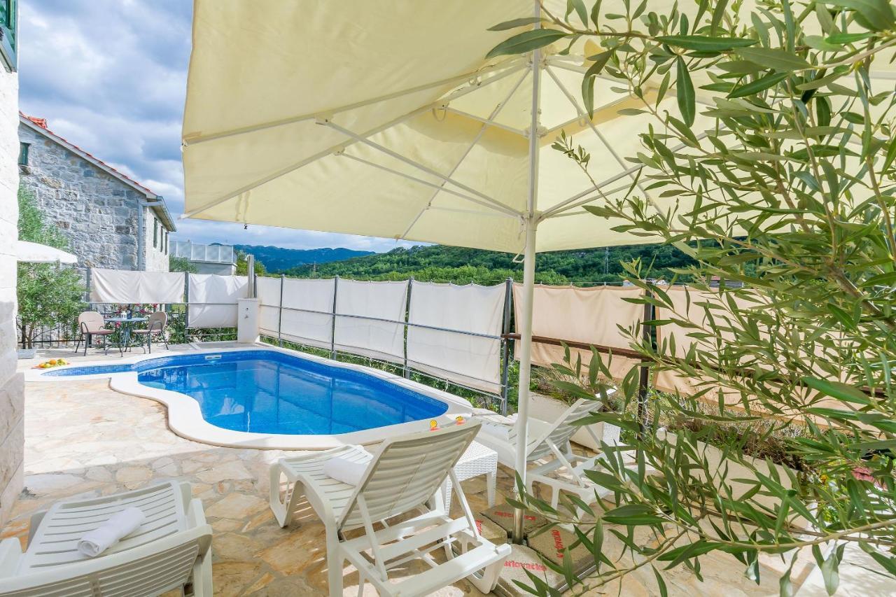 Villa Holiday Home Zvecanje Buitenkant foto