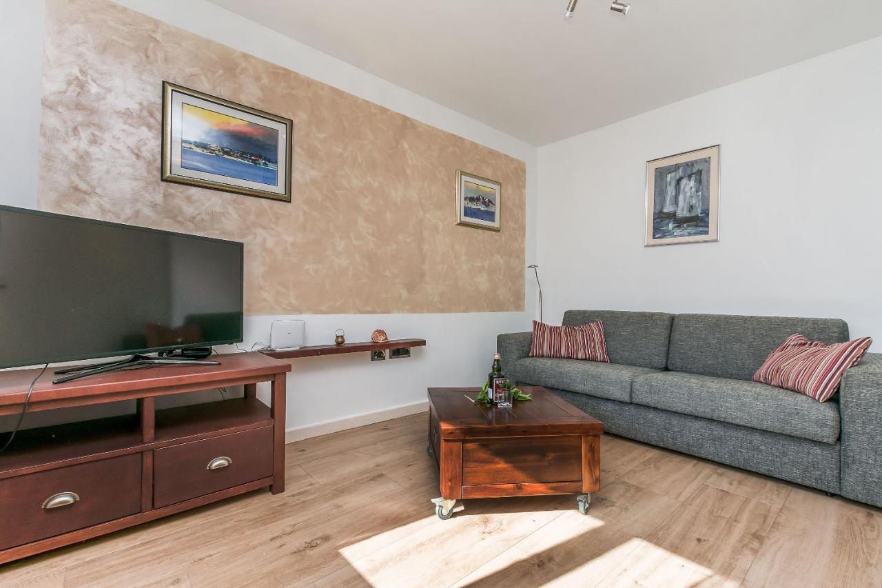 Villa Holiday Home Zvecanje Buitenkant foto