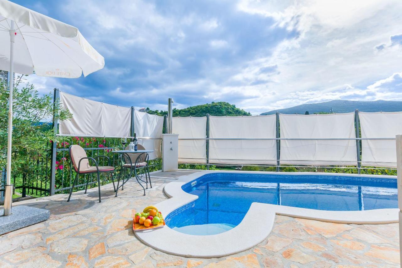 Villa Holiday Home Zvecanje Buitenkant foto