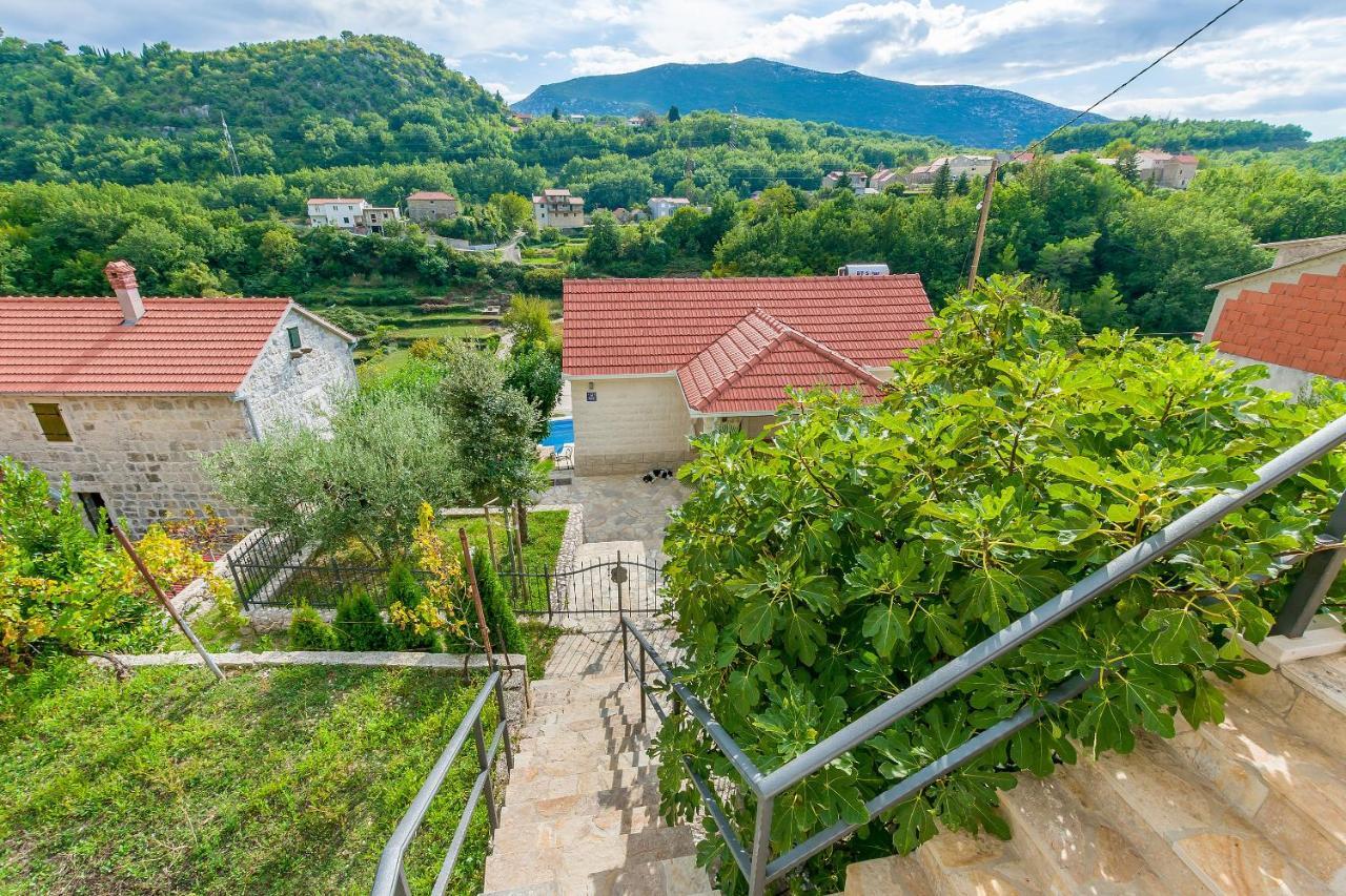 Villa Holiday Home Zvecanje Buitenkant foto