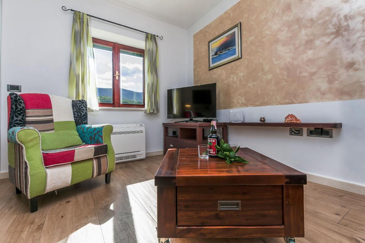 Villa Holiday Home Zvecanje Buitenkant foto